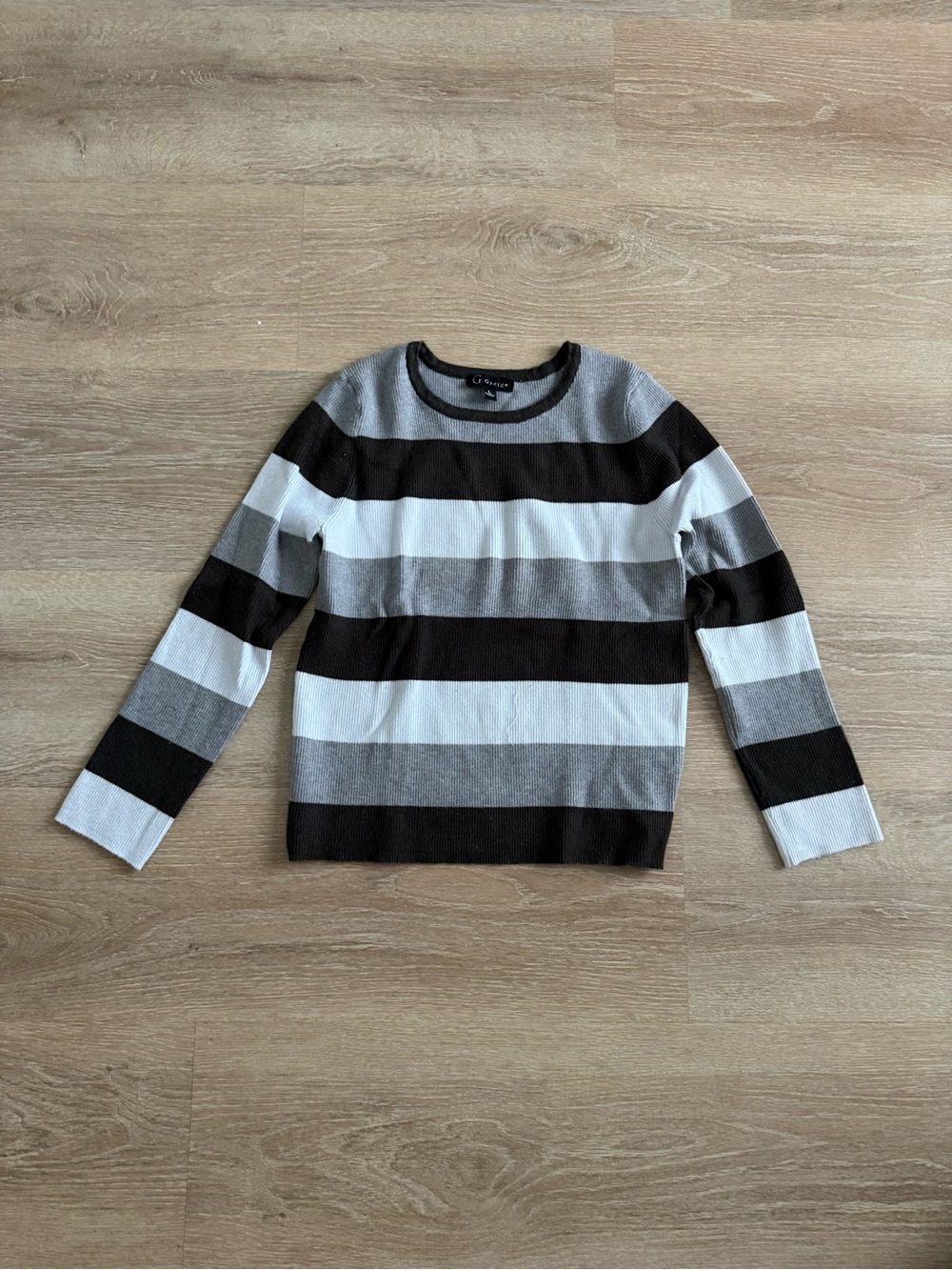 Women’s Gray Ribbed Sweater - Large